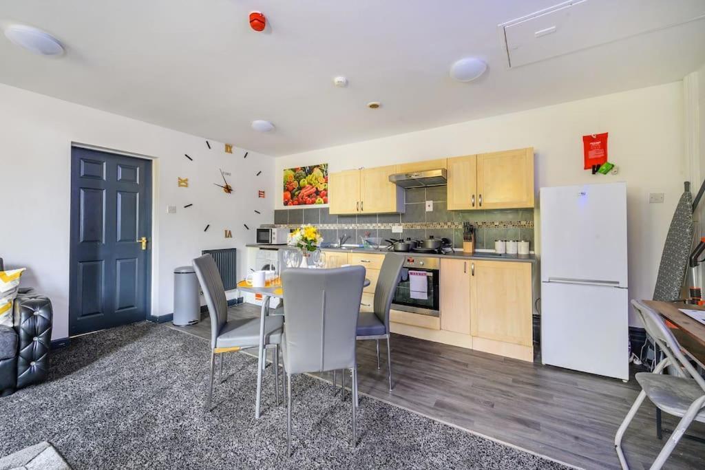 -F5Gh- For Relaxed & Cosy Stay, Free Parking, Wifi Leeds  Zewnętrze zdjęcie
